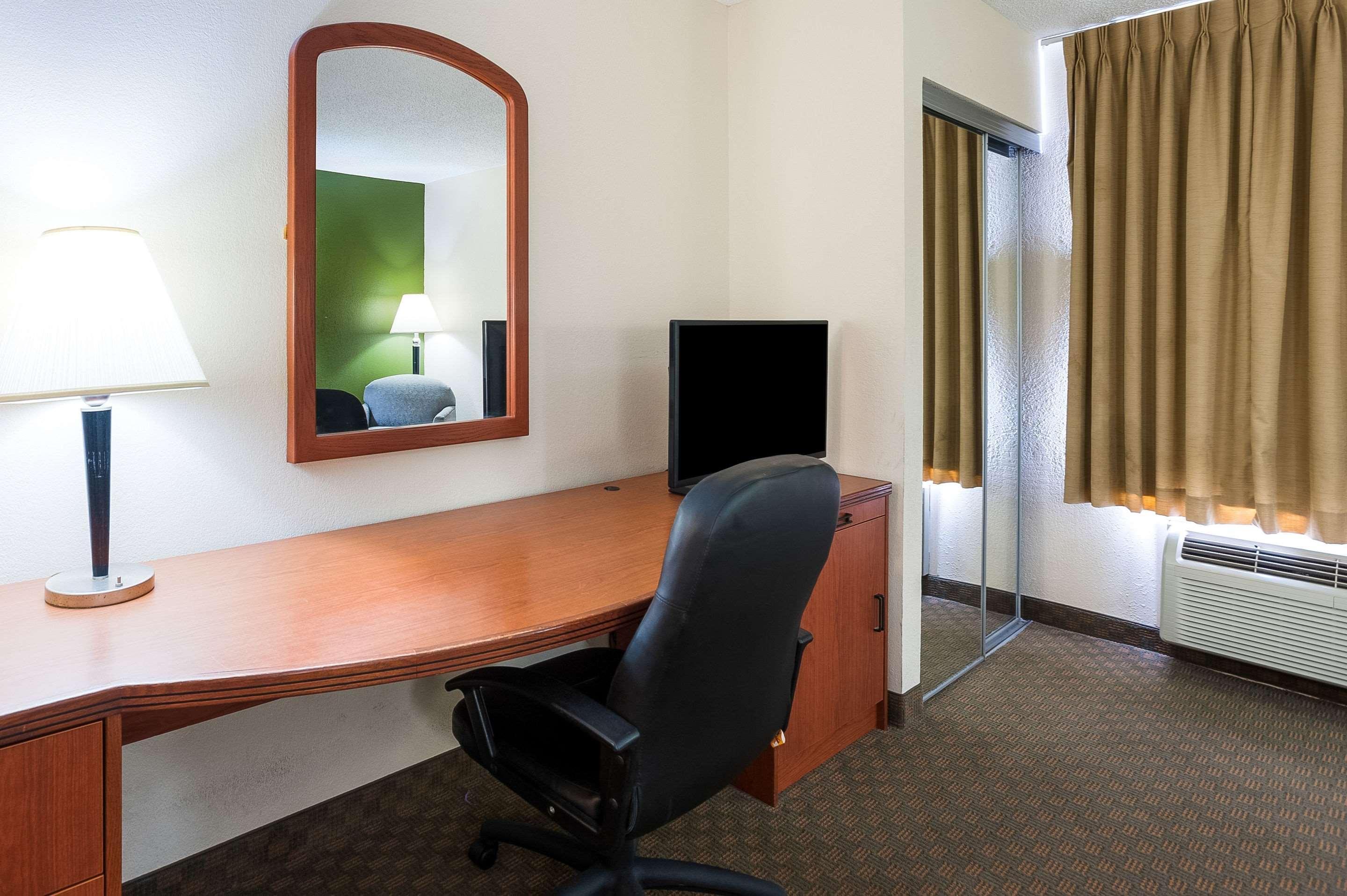 Quality Inn & Suites Lake Charles South Eksteriør billede